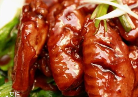 可樂(lè)雞翅為什么粘鍋 油溫沒(méi)有掌握好 可樂(lè)雞翅為什么粘鍋 油溫沒(méi)有掌握好