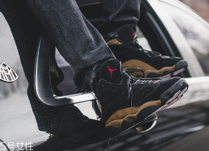 運動鞋鞋邊破了怎么辦？巧妙修補不浪費