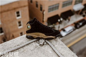 運(yùn)動(dòng)鞋鞋邊破了怎么辦？巧妙修補(bǔ)不浪費(fèi)