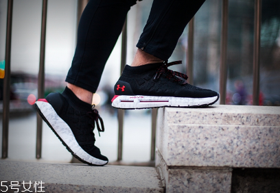 運動鞋穿41皮鞋穿多大？運動鞋比皮鞋大半碼