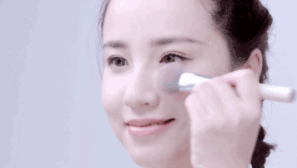 黃皮用什么顏色的腮紅？選擇與黃色互補(bǔ)的紫色