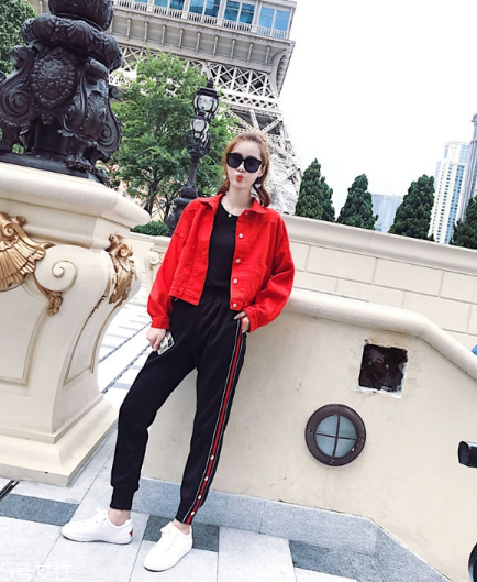 牛仔上衣配什么褲子好看？這個(gè)春天酷到爆