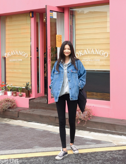 牛仔上衣配什么褲子好看？這個(gè)春天酷到爆