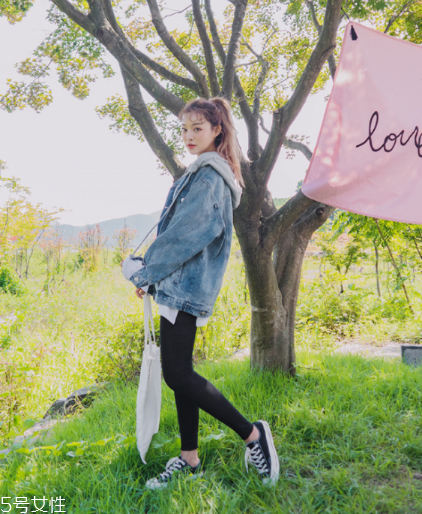 牛仔上衣配什么褲子好看？這個(gè)春天酷到爆