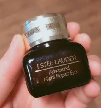 雅詩蘭黛小棕瓶眼霜適合多大年齡？所有年紀(jì)