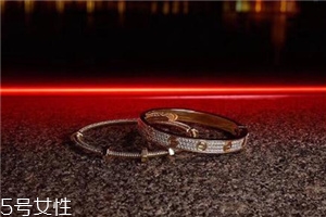 卡地亞手鐲會(huì)有劃痕嗎？一生摯愛的象征