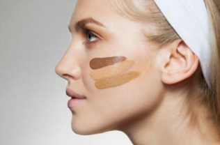 粉底液怎么涂不浮粉？指腹按壓避免脫妝