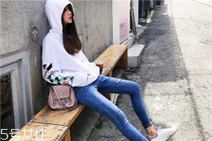 牛仔褲可以用洗衣機(jī)洗嗎？盡量少用洗衣機(jī)