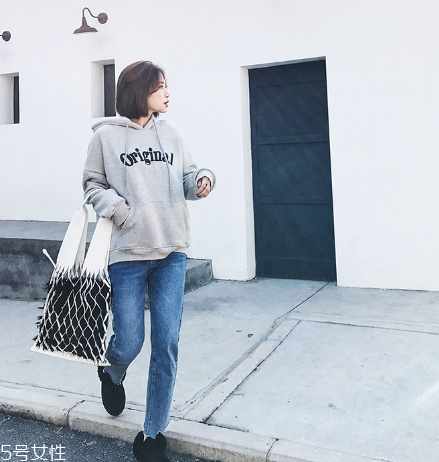 牛仔褲可以用洗衣液洗嗎？應(yīng)選用中性洗滌產(chǎn)品