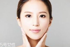 美白產(chǎn)品白天用好還是晚上用好？白天可以用