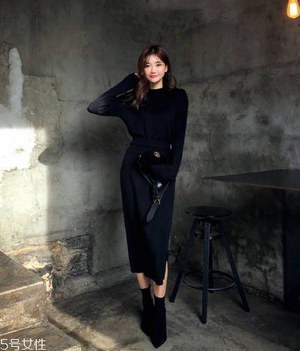 黑色針織裙配什么鞋子？各種風格隨意切換