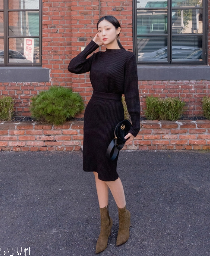 黑色針織裙配什么鞋子？各種風格隨意切換