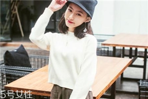 白色針織衫怎么搭配？今年開春這樣穿