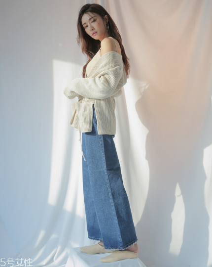 白色針織衫怎么搭配？今年開春這樣穿