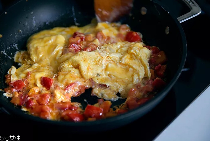 番茄炒蛋的做法與步驟 Q彈滑口技巧 番茄炒蛋的做法與步驟 Q彈滑口技巧