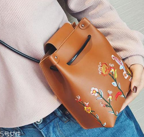 迷你包包什么款式好看？時髦精都在拎它