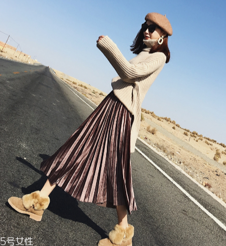 金屬色服裝怎么搭配？新年前衛(wèi)又時(shí)髦