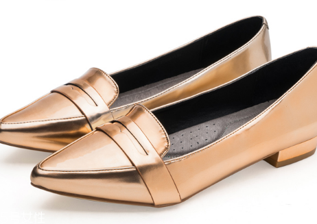 金屬色服裝怎么搭配？新年前衛(wèi)又時(shí)髦