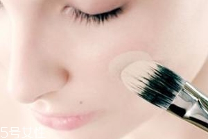 為什么粉底液會(huì)變暗沉？氧化成分過少