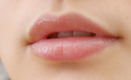 口紅雨衣敏感肌能用嗎？含香料會(huì)過敏