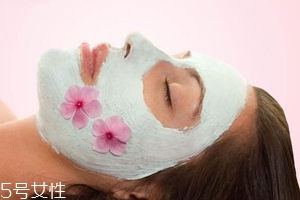 敷完面膜不洗臉會怎么樣？粉刺悶痘毛孔堵塞