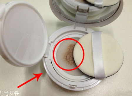 氣墊卡粉浮粉怎么辦？上妝方式換一換