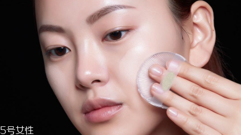 氣墊卡粉浮粉怎么辦？上妝方式換一換