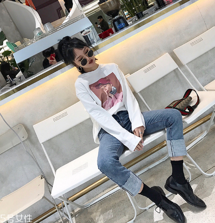 牛仔褲用醋泡還是用鹽？鹽和醋都可以減少掉色