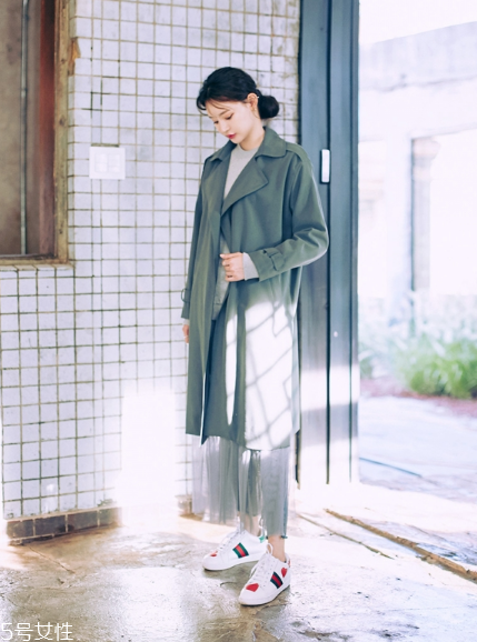 風(fēng)衣搭配什么鞋子？早春美出新高度