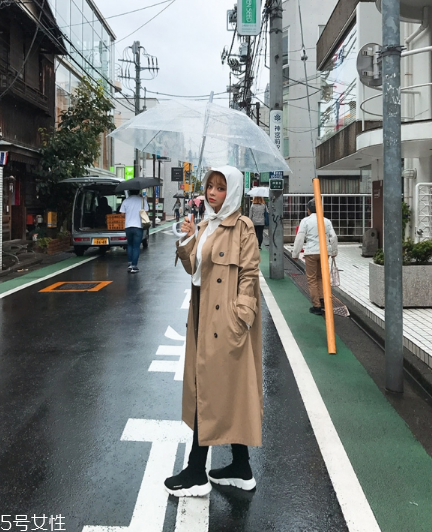 風(fēng)衣搭配什么鞋子？早春美出新高度