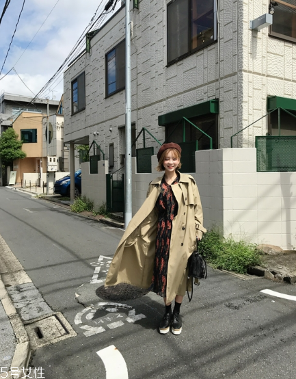 風(fēng)衣搭配什么鞋子？早春美出新高度