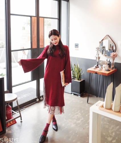 紅色針織連衣裙怎么搭配？氣質(zhì)女神就是你