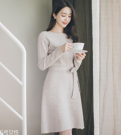 紅色針織連衣裙怎么搭配？氣質(zhì)女神就是你