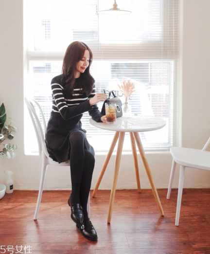 條紋針織裙怎么搭配？優(yōu)雅氣質(zhì)讓人著迷