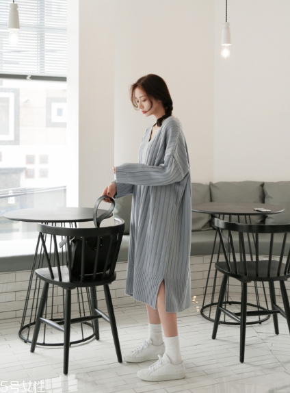 灰色針織裙怎么搭配？極致低調(diào)的氣質(zhì)美