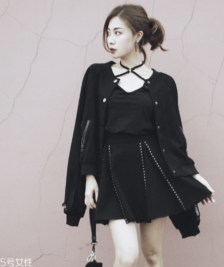 鉚釘服裝怎么搭配？打造別樣高級感