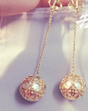 dior迪奧耳環(huán)什么材質(zhì)？