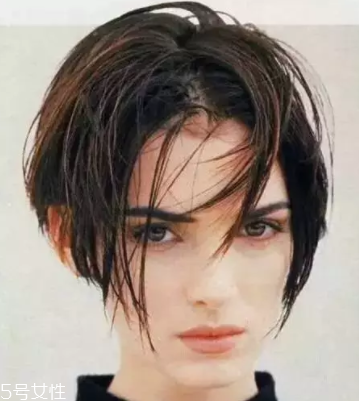 臉大適合什么發(fā)型？微卷波波頭是大臉福音