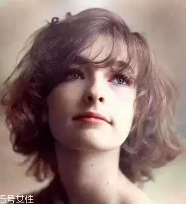 臉大適合什么發(fā)型？微卷波波頭是大臉福音