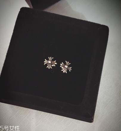 克羅心耳釘是純銀的嗎？娛樂圈捧紅的潮牌配飾