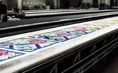 dior迪奧絲巾正品價(jià)格 一條絲巾也是你買(mǎi)不起的價(jià)格