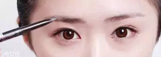 眉粉怎么選顏色好看？淺咖色不挑膚色