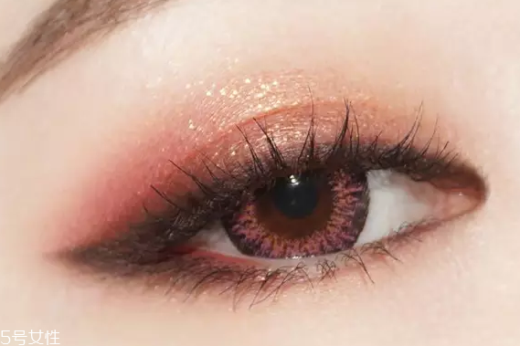 眉粉可以當(dāng)眼影粉用嗎？完全可以