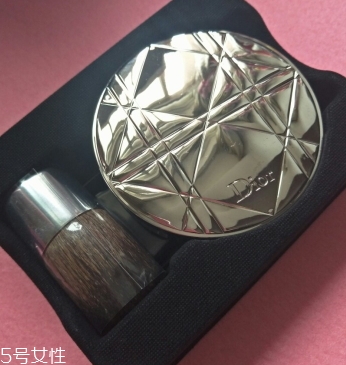 dior迪奧蜜粉哪款好用？讓妝效更持久