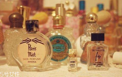 香水味道能保持多久？濃香能維持5小時(shí)