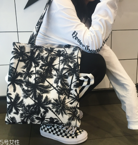帆布包什么款式好看？這個(gè)春天一起文藝起來