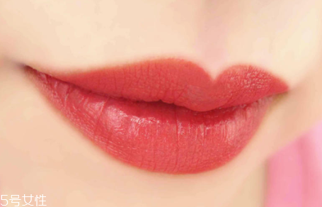 菲詩小鋪豆沙色和沙灘色哪個(gè)好看？沙灘色更成熟