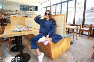 運動套裝怎么搭配？假日出游也要時髦