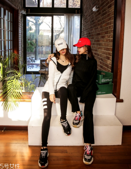 運動套裝怎么搭配？假日出游也要時髦