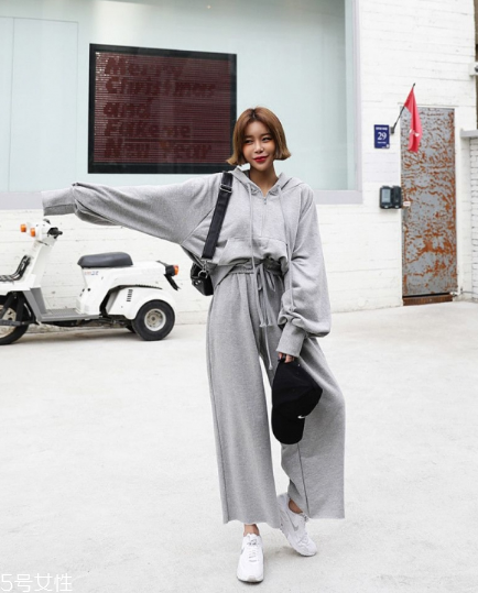 運動套裝怎么搭配？假日出游也要時髦